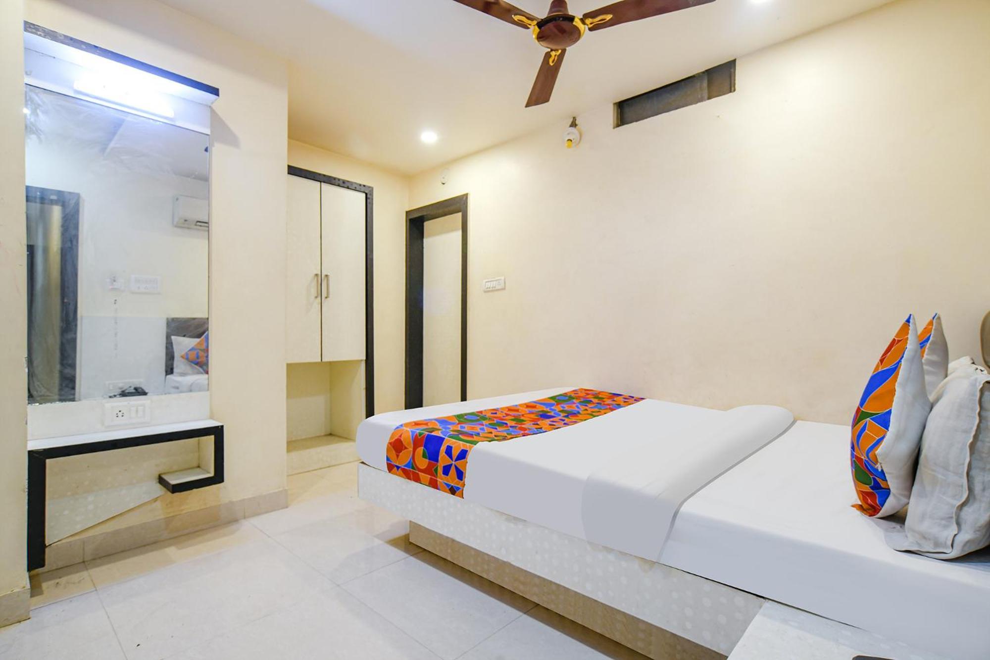 Fabhotel Shivam Palace- Near Mahakal Mandir Ujjain Bagian luar foto